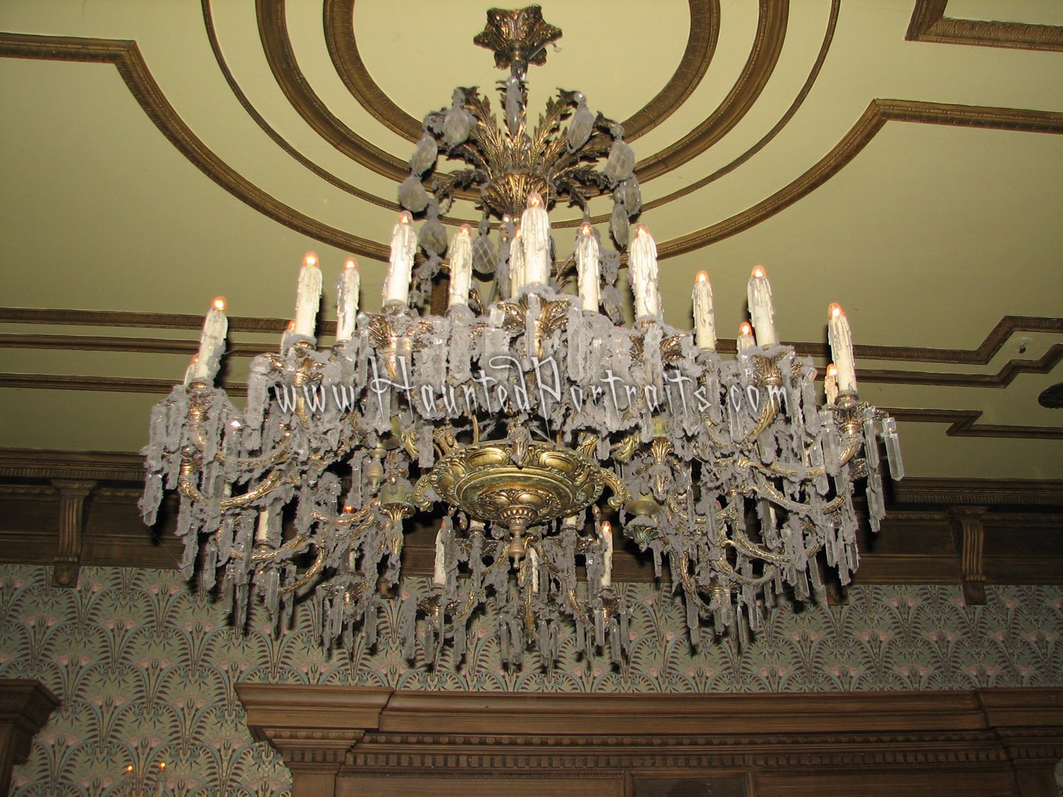 chandilierinthefoyerofthehauntedmansion.jpg